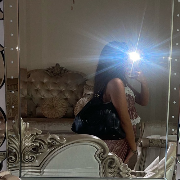 Black Gucci tote bag with gold hardware - Picture 9 of 15